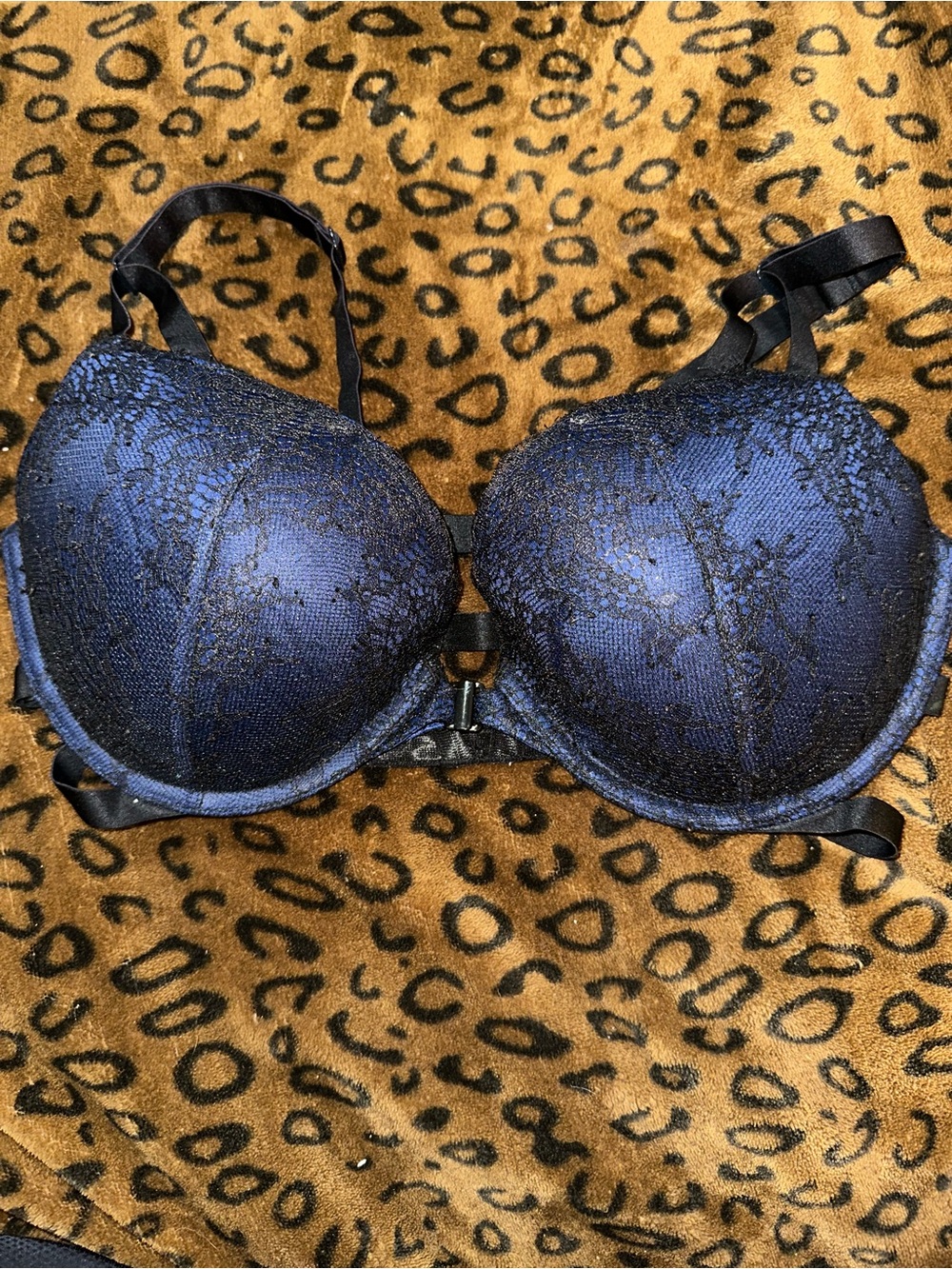 Victoria's Secret Navy Lace Push-Up Bra with Black Trim 34 DD front closure